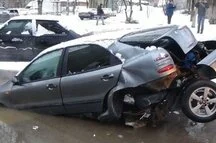 Четыре автомобиля повреждены в результате провала грунта в Москве