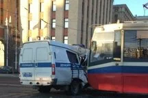 Двое полицейских пострадали в ДТП с трамваем в центре Москвы