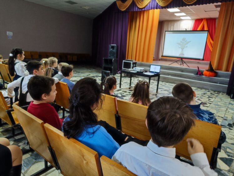 Развлекательная программа «Единым духом мы сильны» в ДК «Фортуна» с. Талалихино