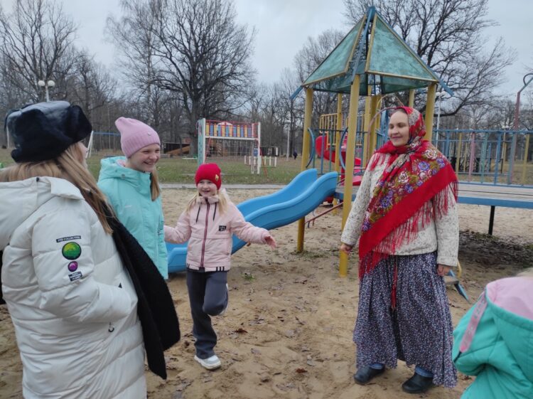 Фольклорный праздник “Кузьминки” провел творческий коллектив  ДК “Радуга” с. Молоди г.о. Чехов в парке “Дубки”