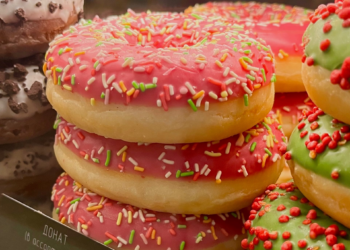 Кофе и пончики: идеальное сочетание! 🍩