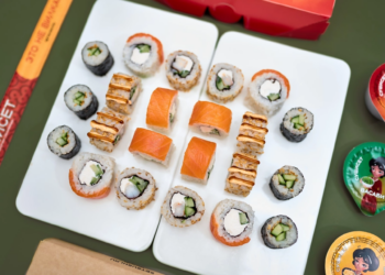 🍣 Сет “Филадельфия” — истинное наслаждение в каждом кусочке! 🌸 В составе: 🍣 Ролл Филадельфия, 🍤 ролл Аляска с креветкой, 🥒 маки с огурцом.  ✨Только свежие ингредиенты и быстрая доставка прямо к вашему столу!